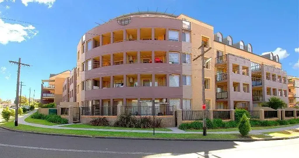 Spacious 2 Bedroom Apartment - 5min Walk Station/Shops