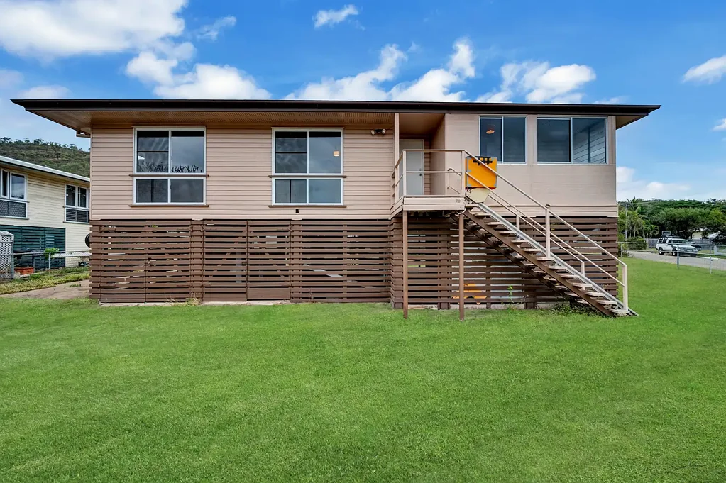 Wulguru 3房  Opportunity Awaits - Solid Home with Great Potential!