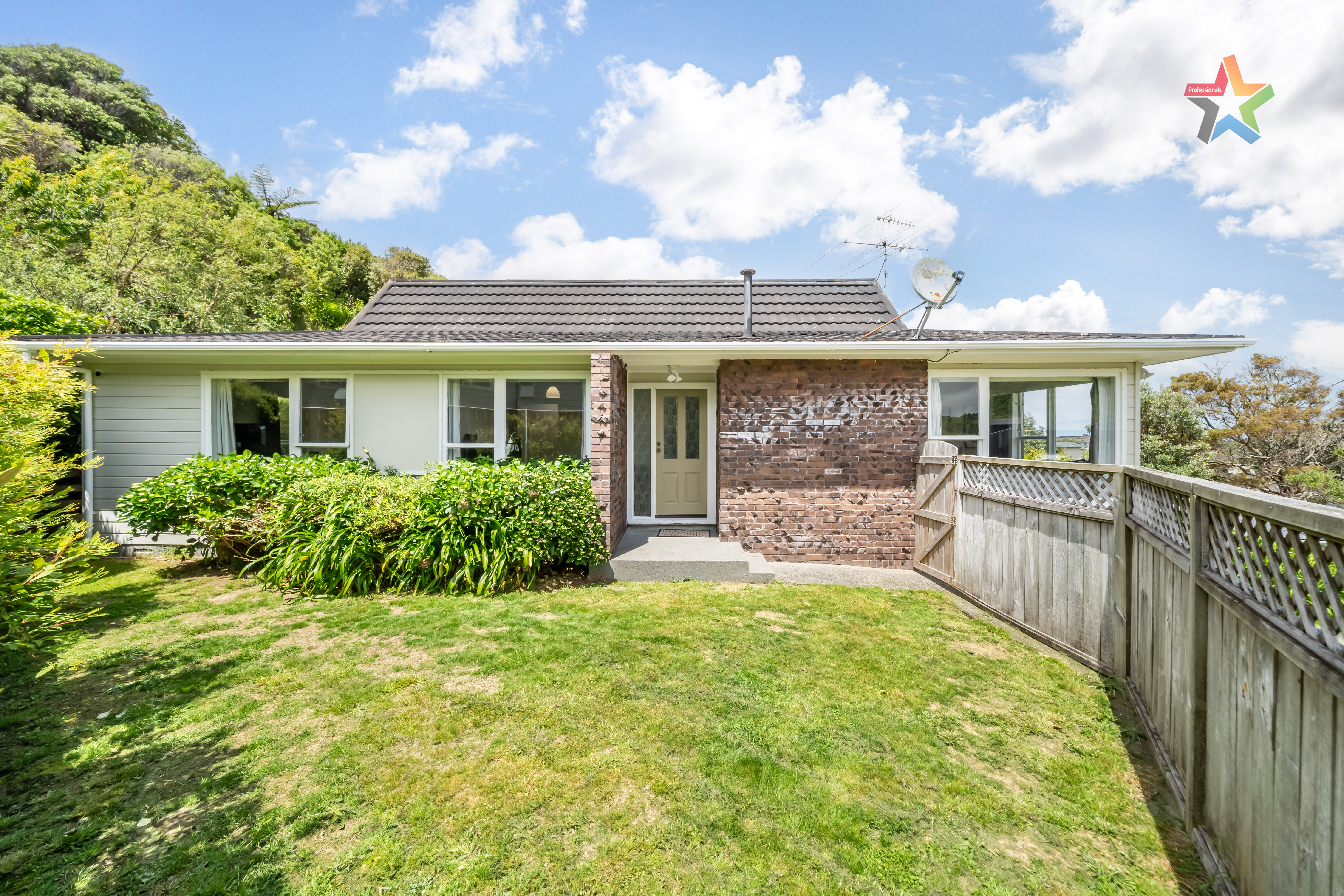 52 Waipounamu Drive, Kelson, Lower Hutt, 3 phòng ngủ, 1 phòng tắm, House