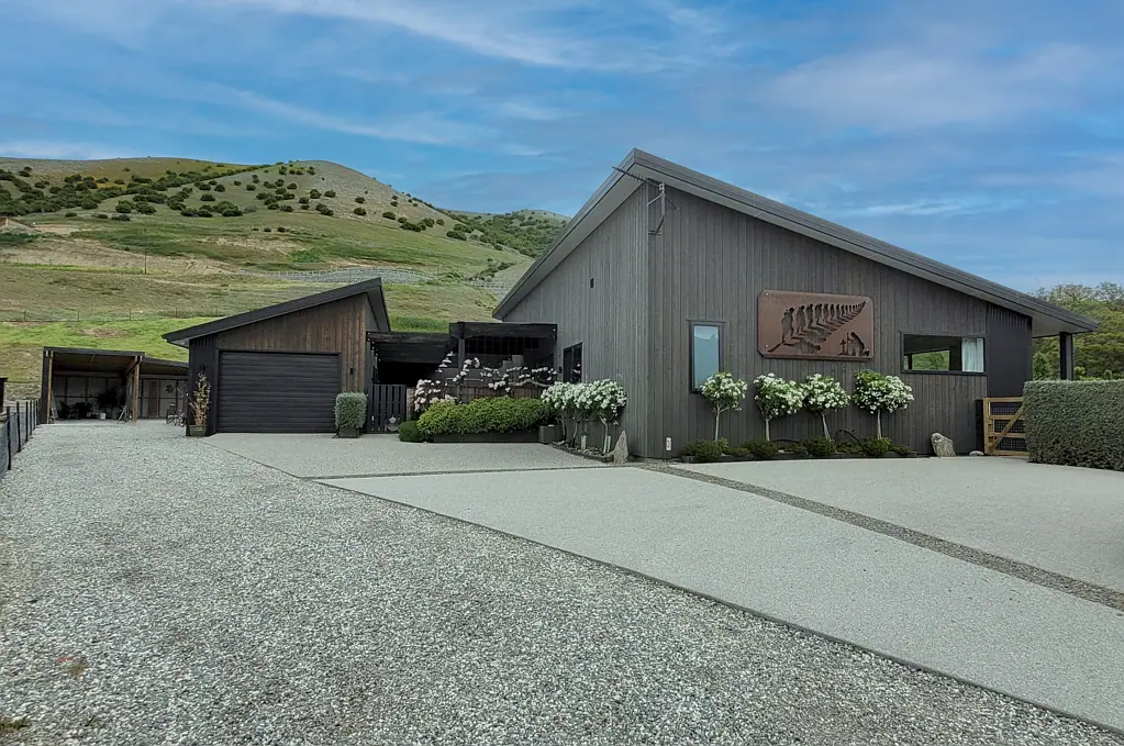 Cromwell 4 Bedroom Life in the sun at Lowburn Valley
