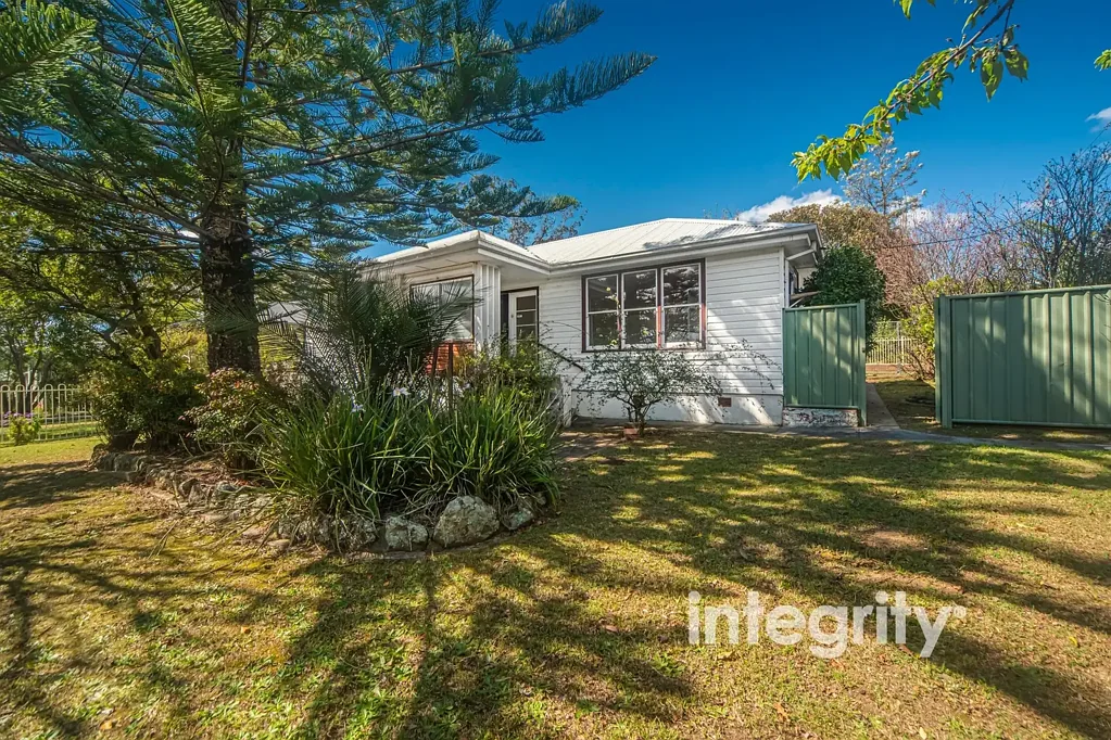 Nowra 3Moenga a renovator's opportunity on a corner block