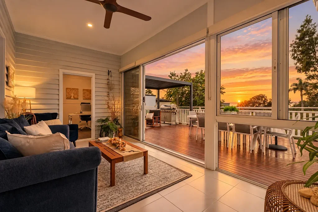 Pialba 3房  SEA VIEWS, COASTAL LUXURY & AN ESPLANADE ADDRESS TO DIE FOR!