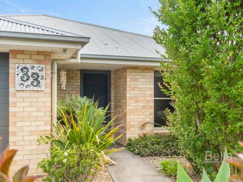 Mollymook Beach 4 Bedroom Stunning Single-Level 4-Bedroom Home in Golf Course Estate ? Luxury & Convenience at Its Best!