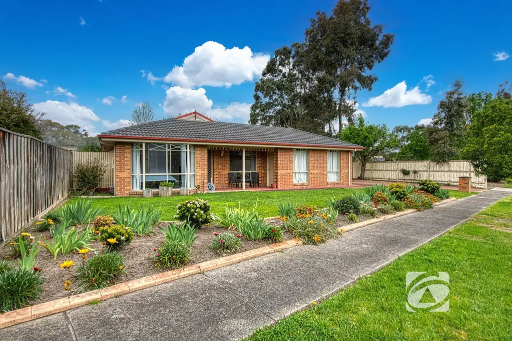 Narre Warren South 4कमरा Family Living in a Peaceful Lakeside Setting