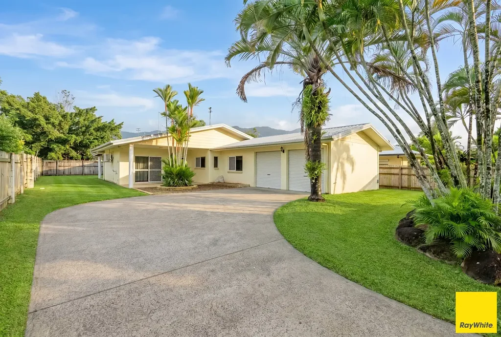 Bentley Park 3部屋 Solid Home on Generous Parcel - Renovate, Invest or Move In!