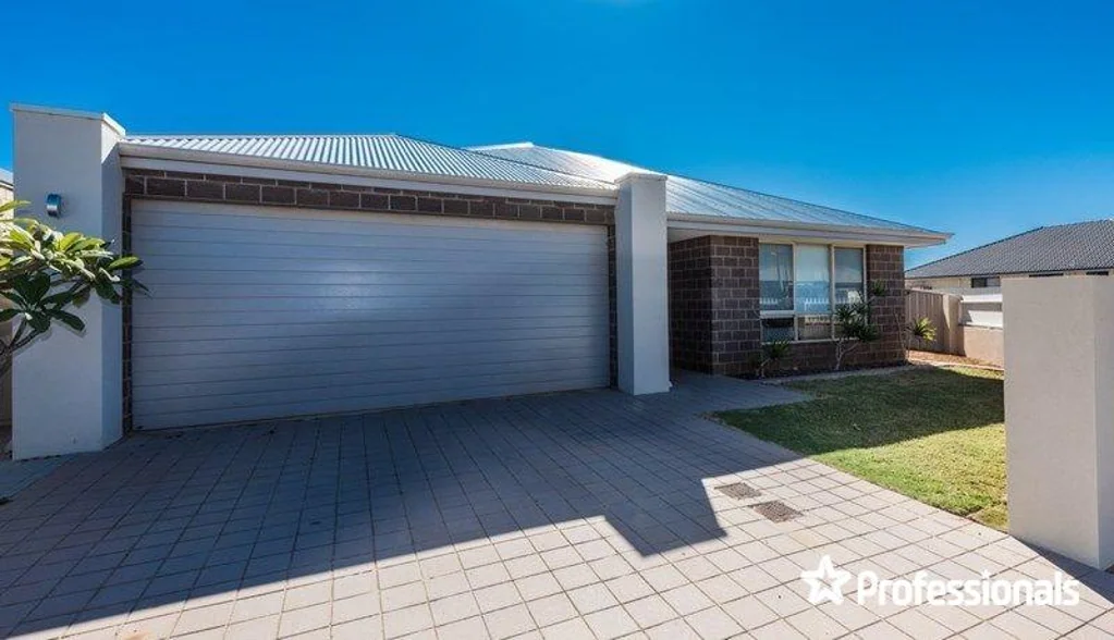 17 Stroud Street, Beachlands, WA 6530