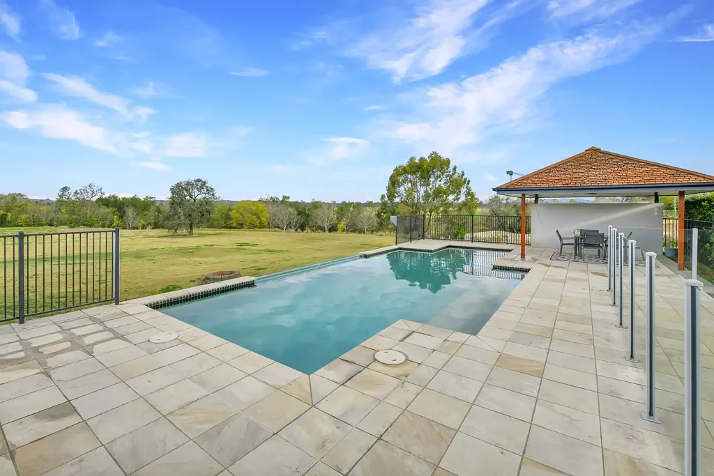 Mutdapilly  Breathe in the Country Air:  Space, Views & Pure Country Bliss!