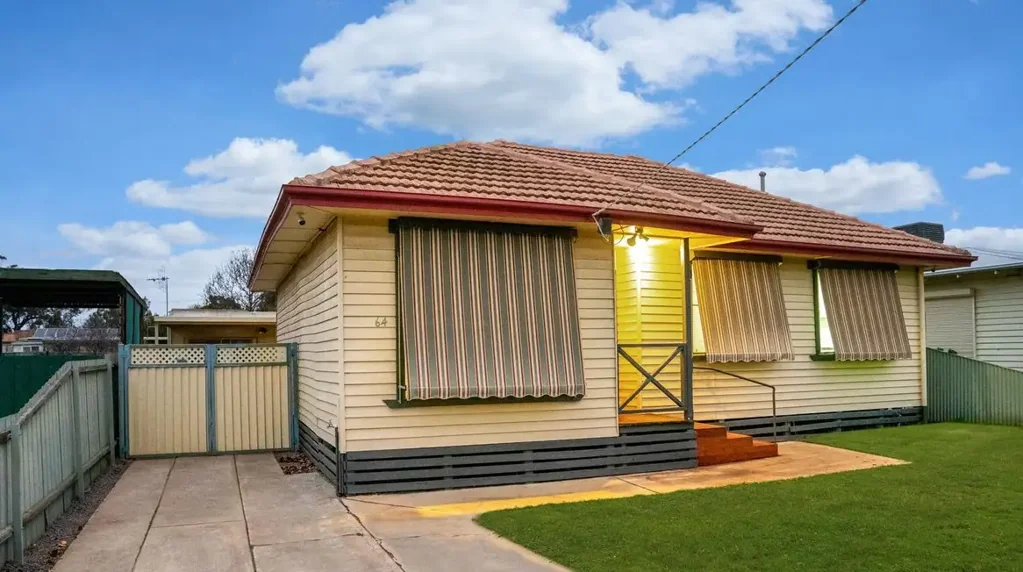 North Shepparton Home Including Bungalow!