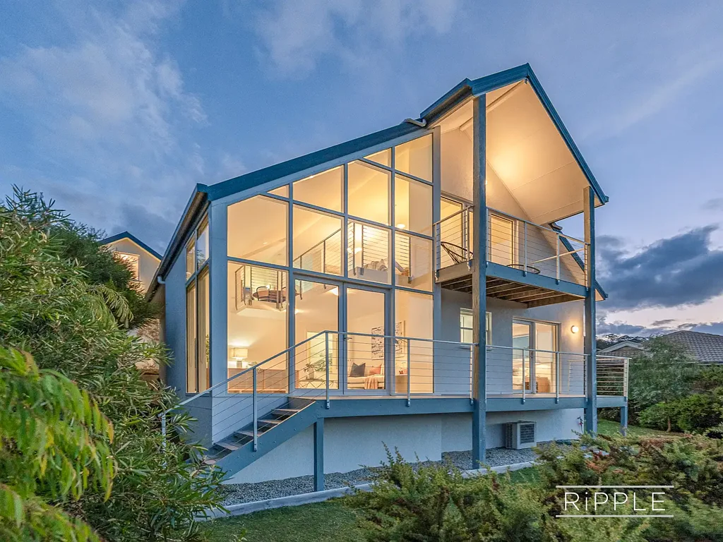 Blackmans Bay 3房  Views, Sunrises & Coastal Living at Its Best
