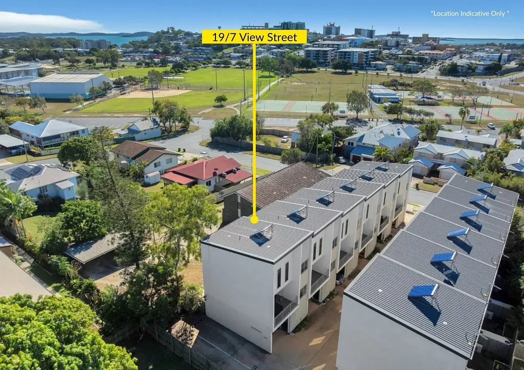 West Gladstone 3 Bedroom LAVISH LIVING… REAR UNIT… WALK TO THE CBD