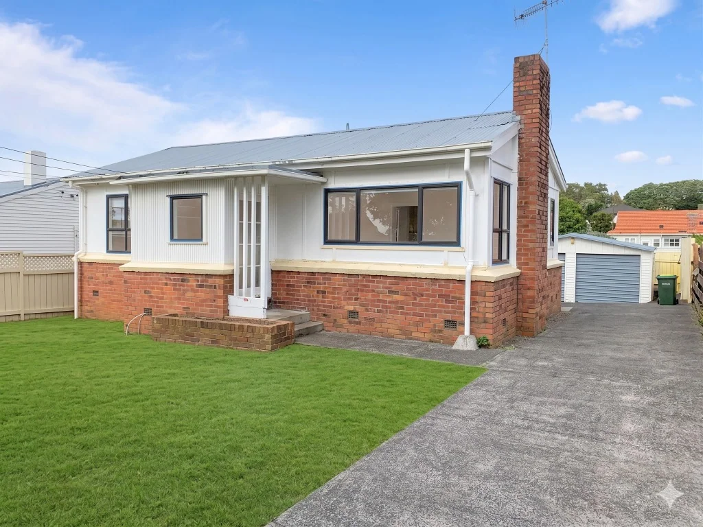 Full section Three-bedroom house in Onehunga