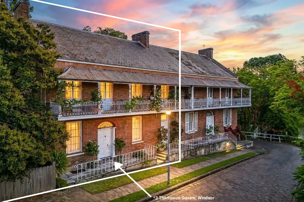 Windsor 6બેડરૂમ ICONIC FOUR LEVEL GEORGIAN TERRACE IN HISTORIC THOMPSON SQUARE - ZONED COMMERCIAL - RARE BUSINESS AND RESIDENITIAL OPPORTUNITY ALL IN ONE PROPERTY...!