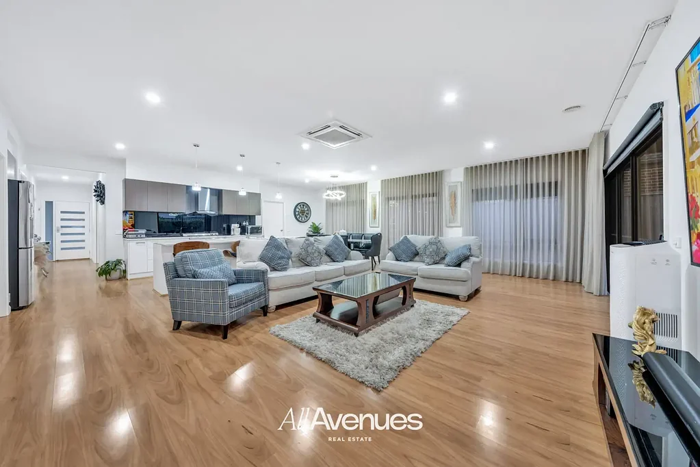 Clyde North 4chambre Priced to Sell - Call for private inspection..