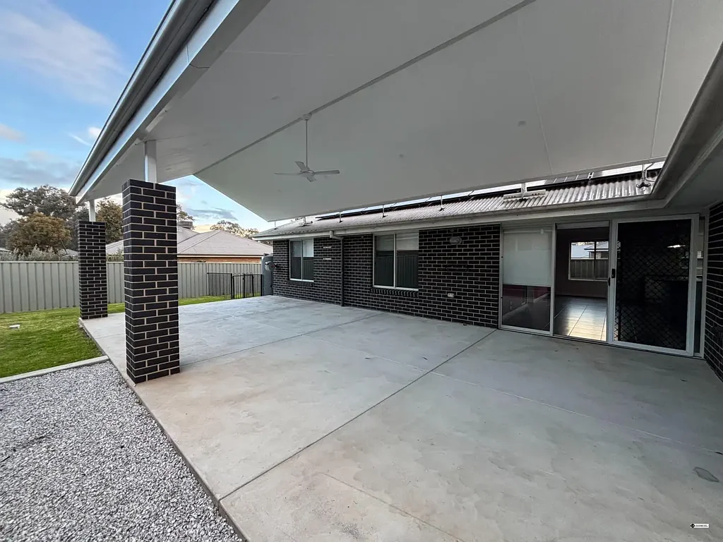 Thurgoona Home with Huge Outdoor Living