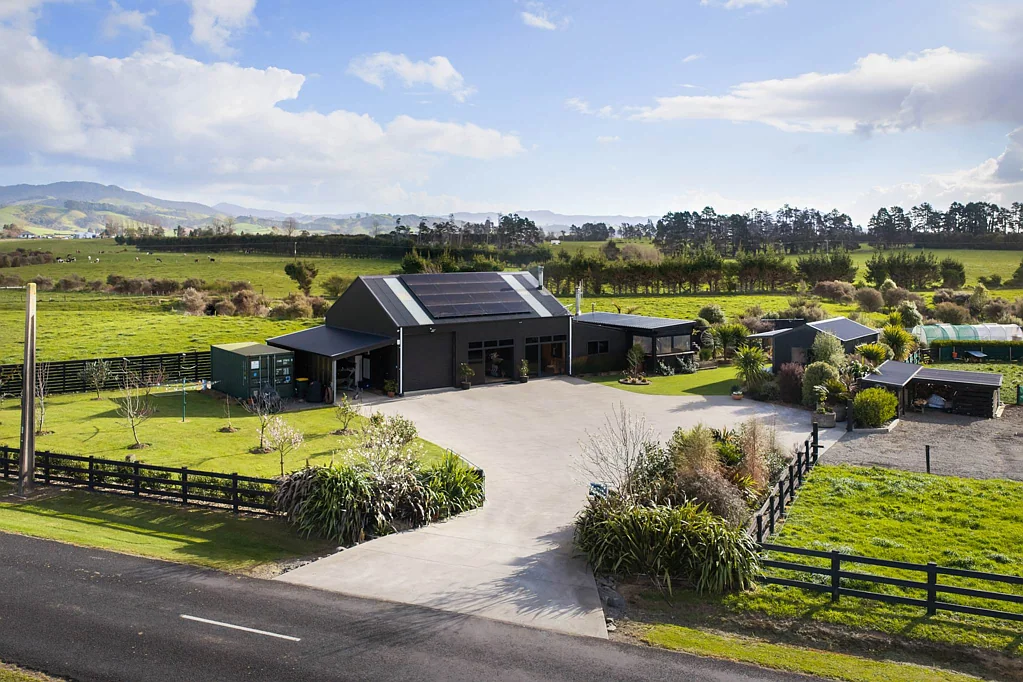 Waihi 1 Bedroom Rustic Charm Meets Modern Lifestyle Living