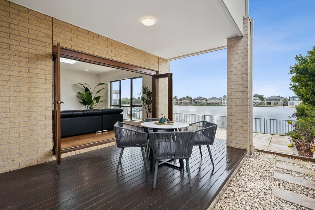 Point Cook 4ਬੈੱਡਰੂਮ Waterfront Elegance Meets Family Comfort