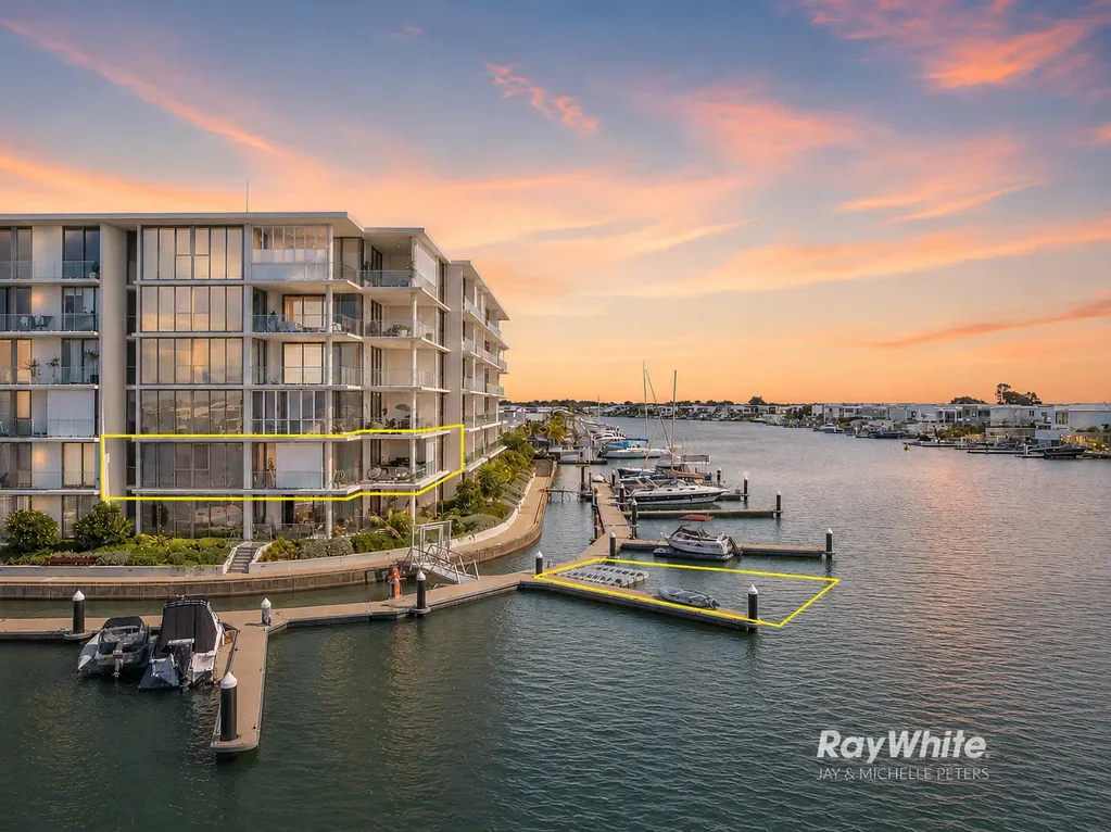 Newport 4chambre Rare Prestige North East Corner Apartment With Panoramic Water Views & Marina Berth