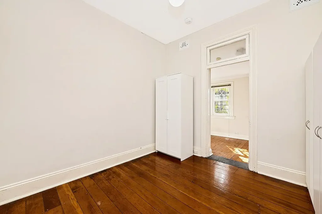 Light-Filled Studio with Private Eat-In Kitchen in Beautiful Garden Setting