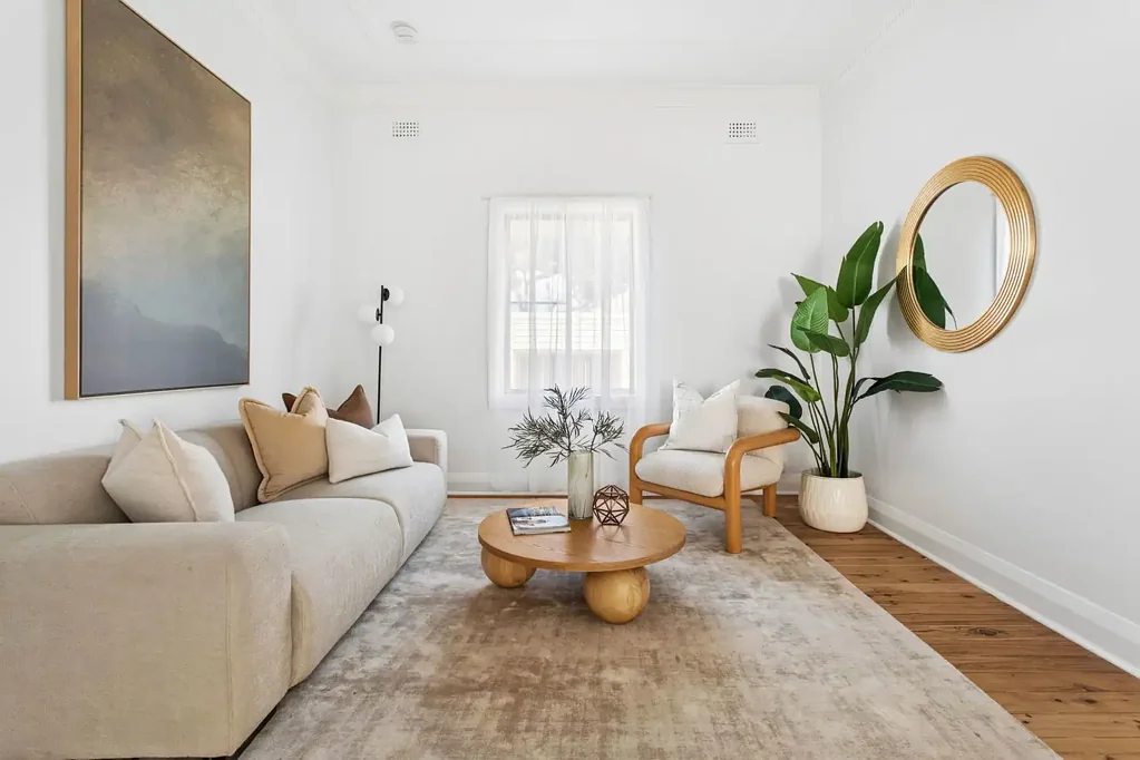 Botany 6房 Botany中心独栋 东北向阳光庭院 时尚现代更新 便捷生活配套 Generous Freestanding Home with Light Filled Interiors & Versatile Living