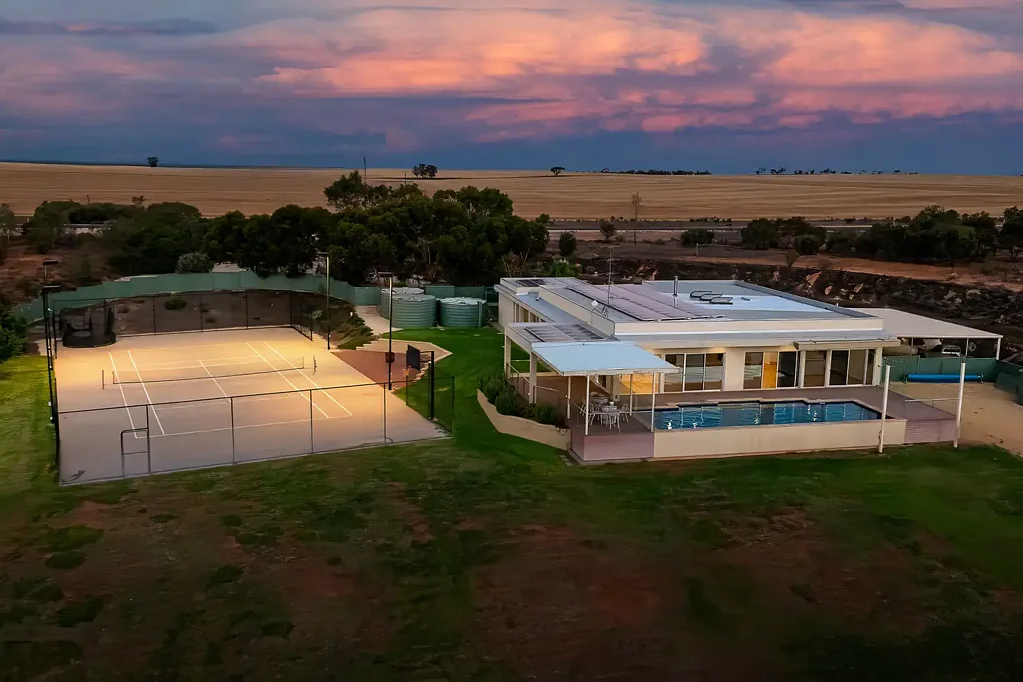 Berri 5chambre A Rare Waterfront Estate on 194 Acres