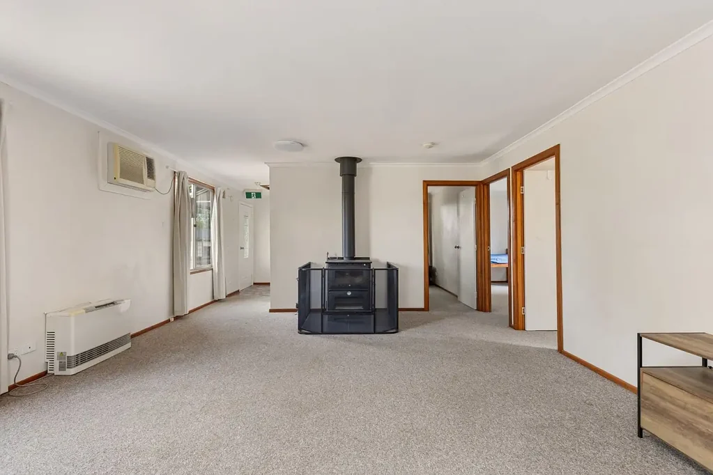 109 Main Street, Lake Albert, NSW 2650