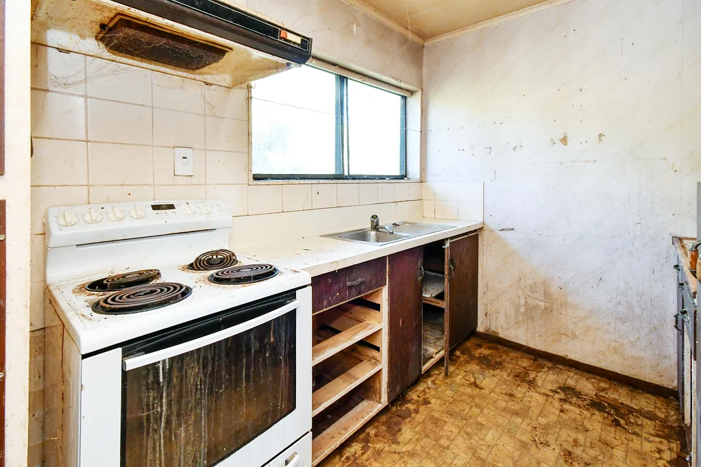 Clover Park 3 Bedroom Renovation Whoopatunity!