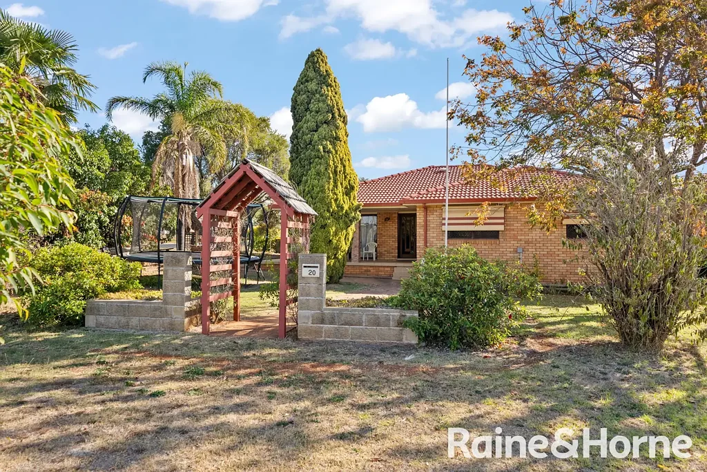 Gulgong 4બેડરૂમ The Complete Family Package with Poolside Appeal!
