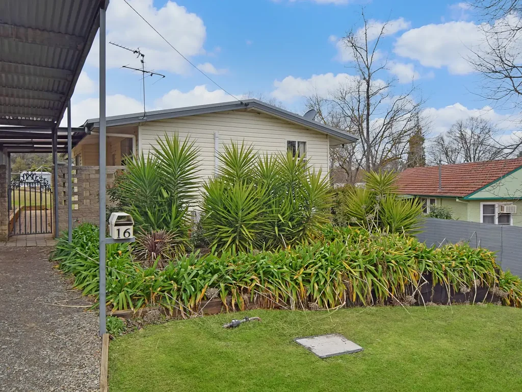 16 Florence Street, Young, NSW 2594