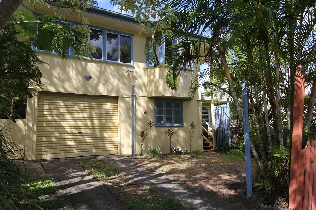 Cute as a Button with Big Back Deck
