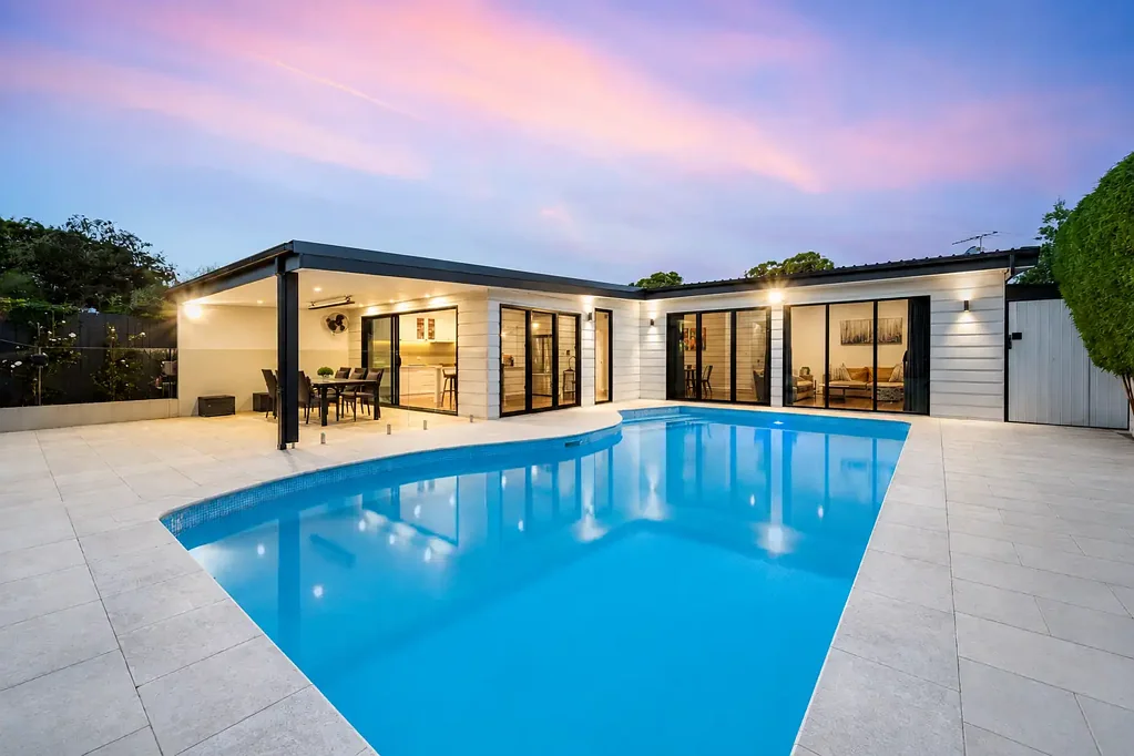 Hunters Hill 5ห้องนอน Rare Single Level, Parkside, Pool, Privacy and Flexible Living