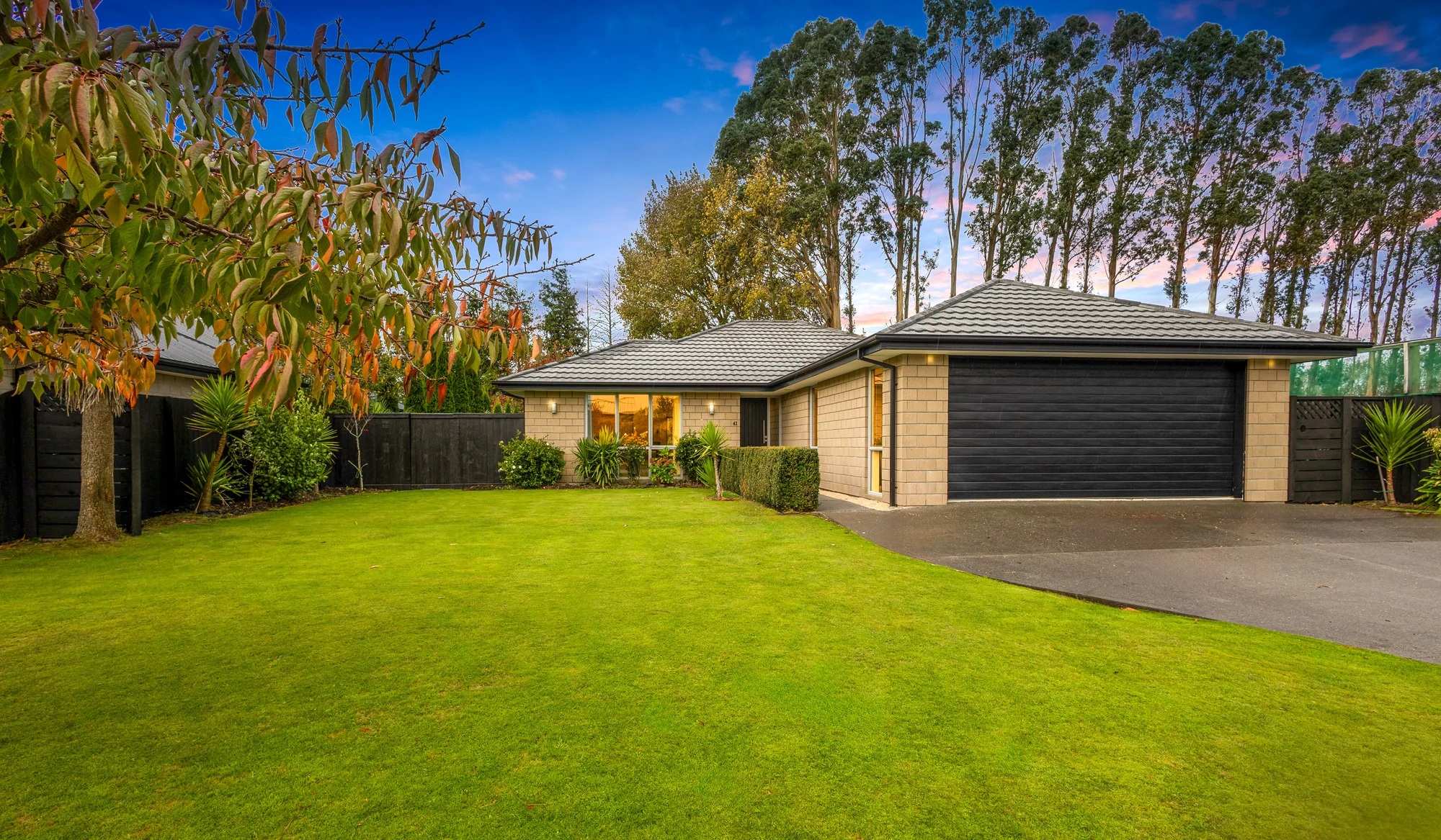 Prebbleton 4chambre Now Priced - Poolside on Platform!