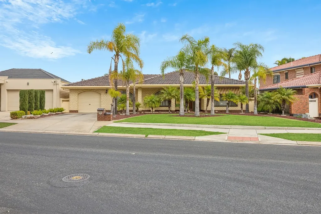 14 Tiranna Way, West Lakes, SA 5021