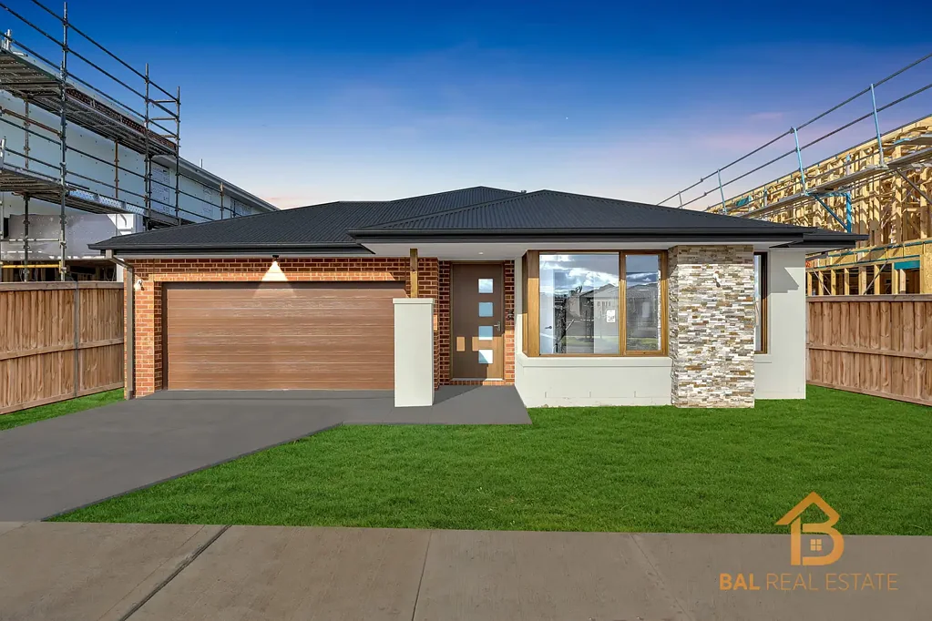 Fraser Rise 4 Bedroom " Modern Family Oasis: Luxurious, Spacious, and Full of Charm "