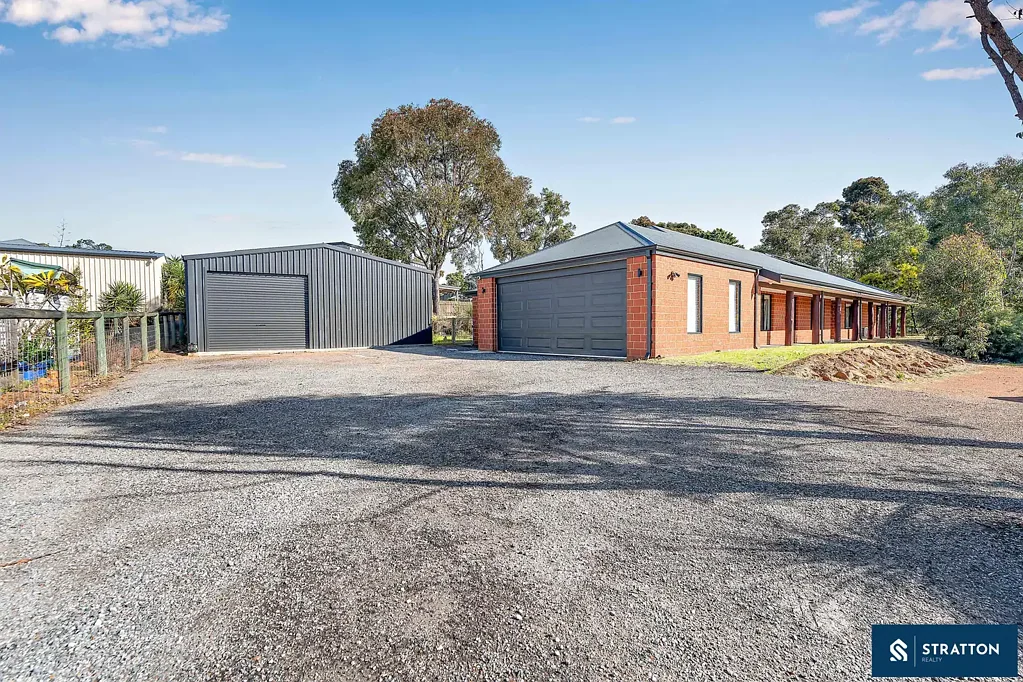 Roleystone 5 Bedroom Stunning 5-Bedroom, 2-Bathroom Bushland Homestead on Large 2017sqm Block With Workshop in Prime Roleystone Location!!