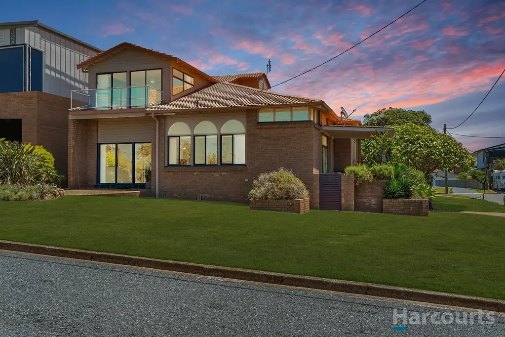 19 The Esplanade, Caves Beach, NSW 2281