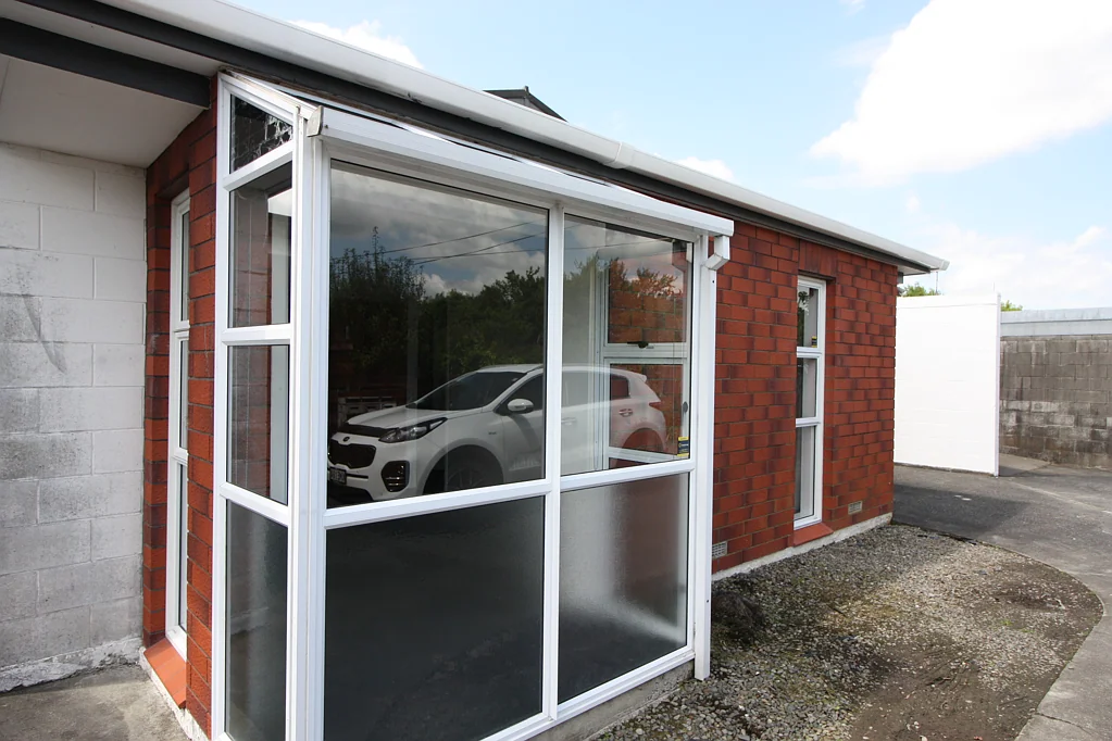 Tidy 2 bedroom brick unit