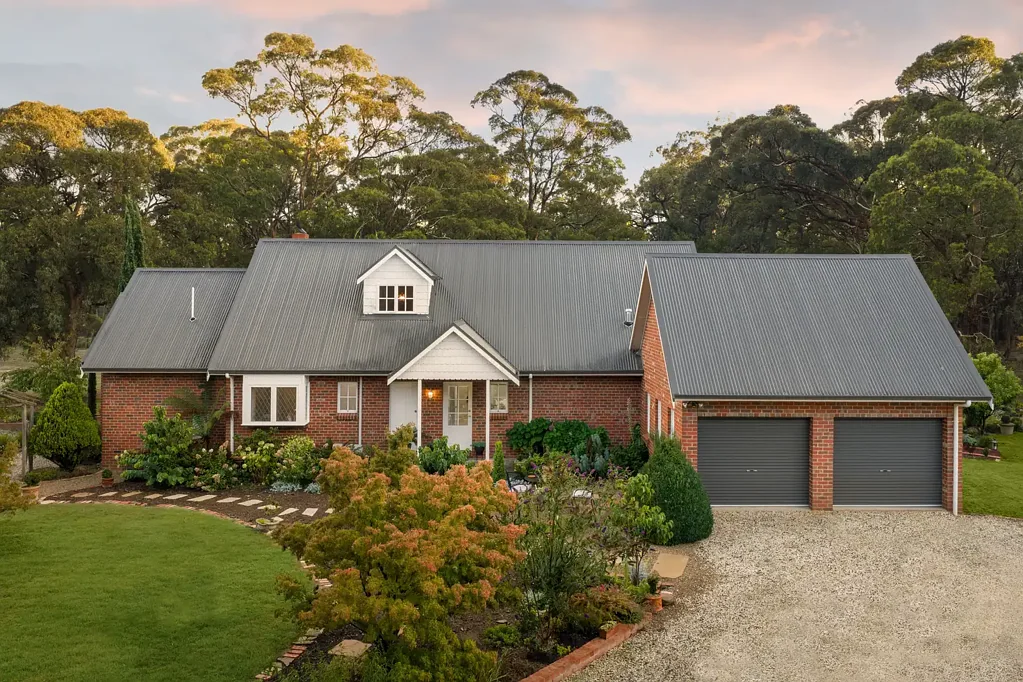 Kyneton 3 Slaapkamer Private Country Estate on Four Acres - Luxury Living Just Minutes from Town