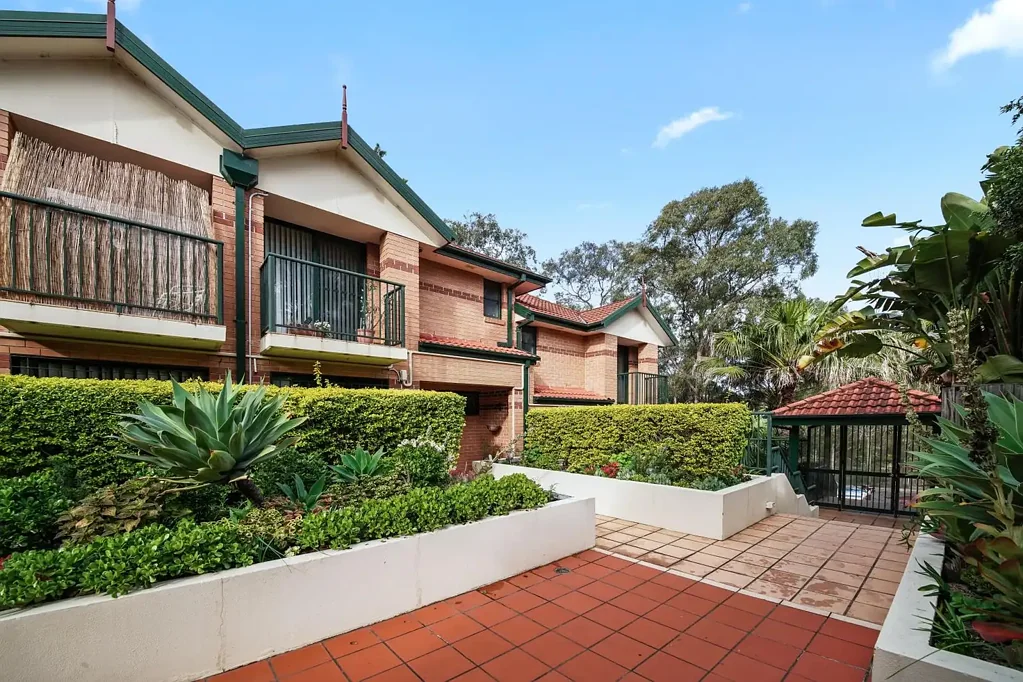 Charming 2-Bedroom Townhouse in Prime Five Dock Location