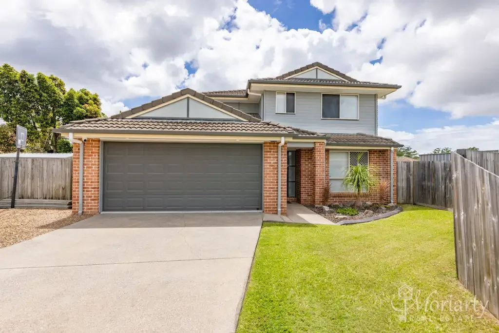 Large family home in the heart of Bellmere!
