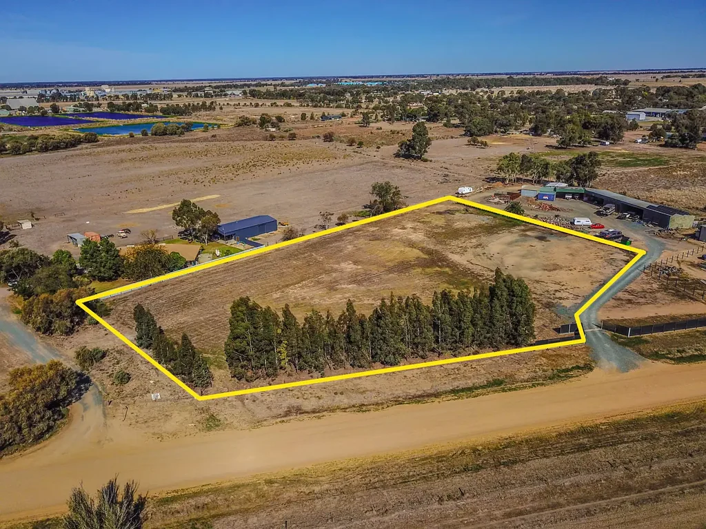 Deniliquin BIG LIFESTYLE BLOCK ON EDGE OF TOWN