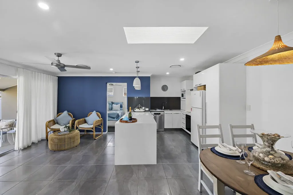 Warana 3غرفة نوم Beachside Auction Opportunity - 2/49 Saleng Crescent, Warana