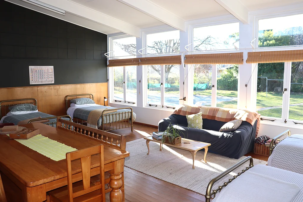 Duntroon 6部屋 Lifestyle, Income, & So Much More