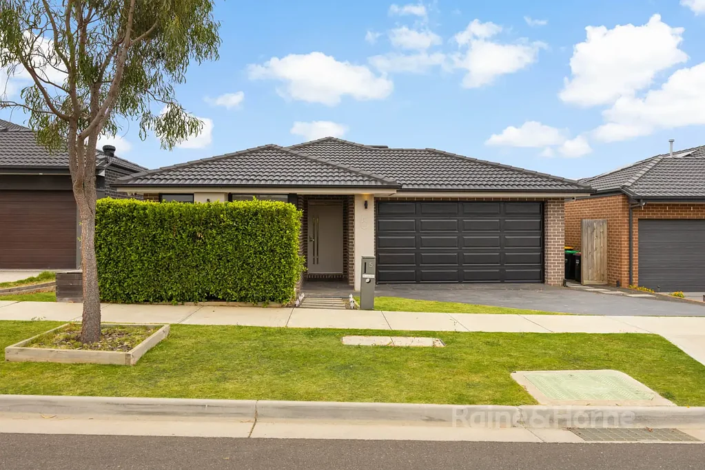 5 Fragrant Crescent, Diggers Rest, VIC 3427