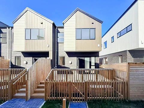 Onehunga 3房  Corner Unit in Onehunga - Just $700,000!