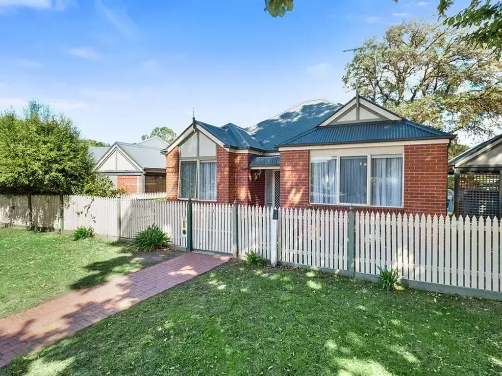 2 bed unit in prime central location
