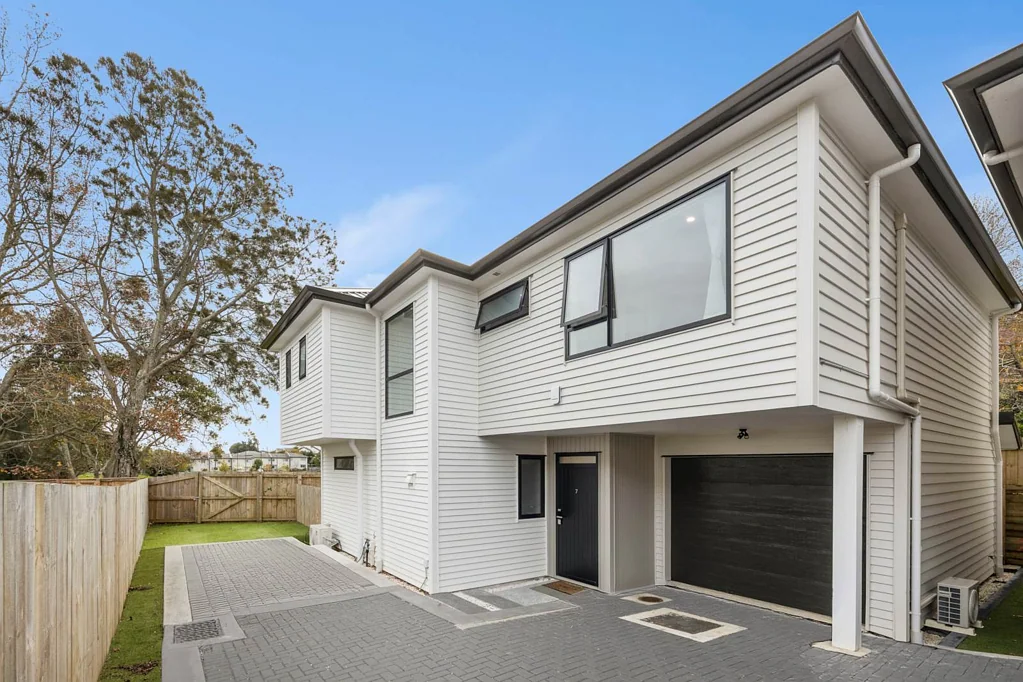 Mount Roskill 3 Bedroom Central Auckland Gem & Park Views