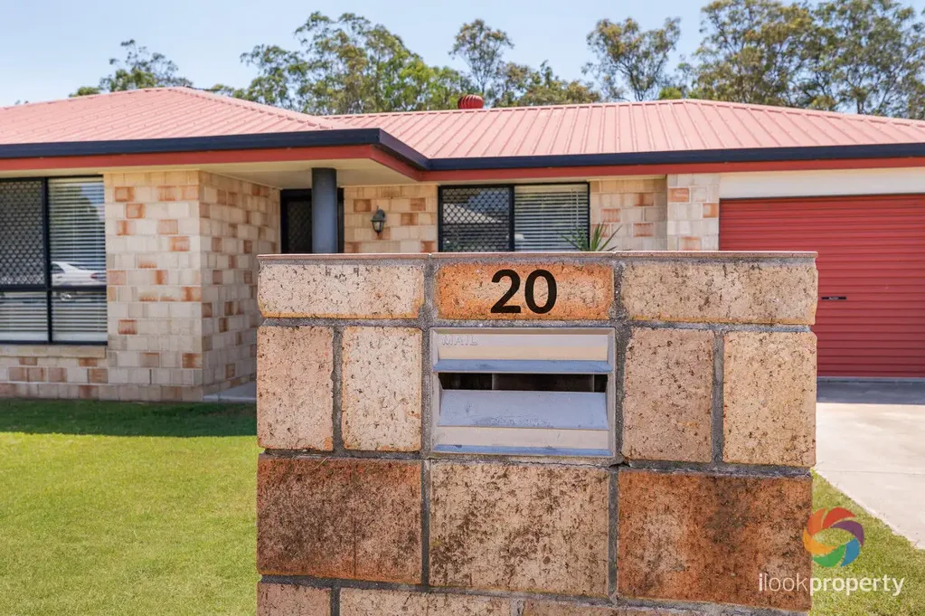 Clinton 3房  LOW SET BRICK HOME WITH SINGLE GARAGE, DOUBLE SHED AND DOUBLE CARPORT