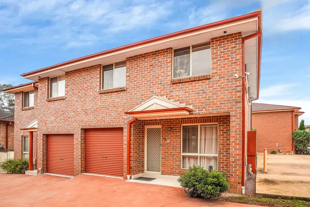 Quakers Hill 3房 首房买家 首次置业者 土地景观平坦 公寓联排住宅区 学区商住混合规划区 带顶棚露台 WALK TO STATION