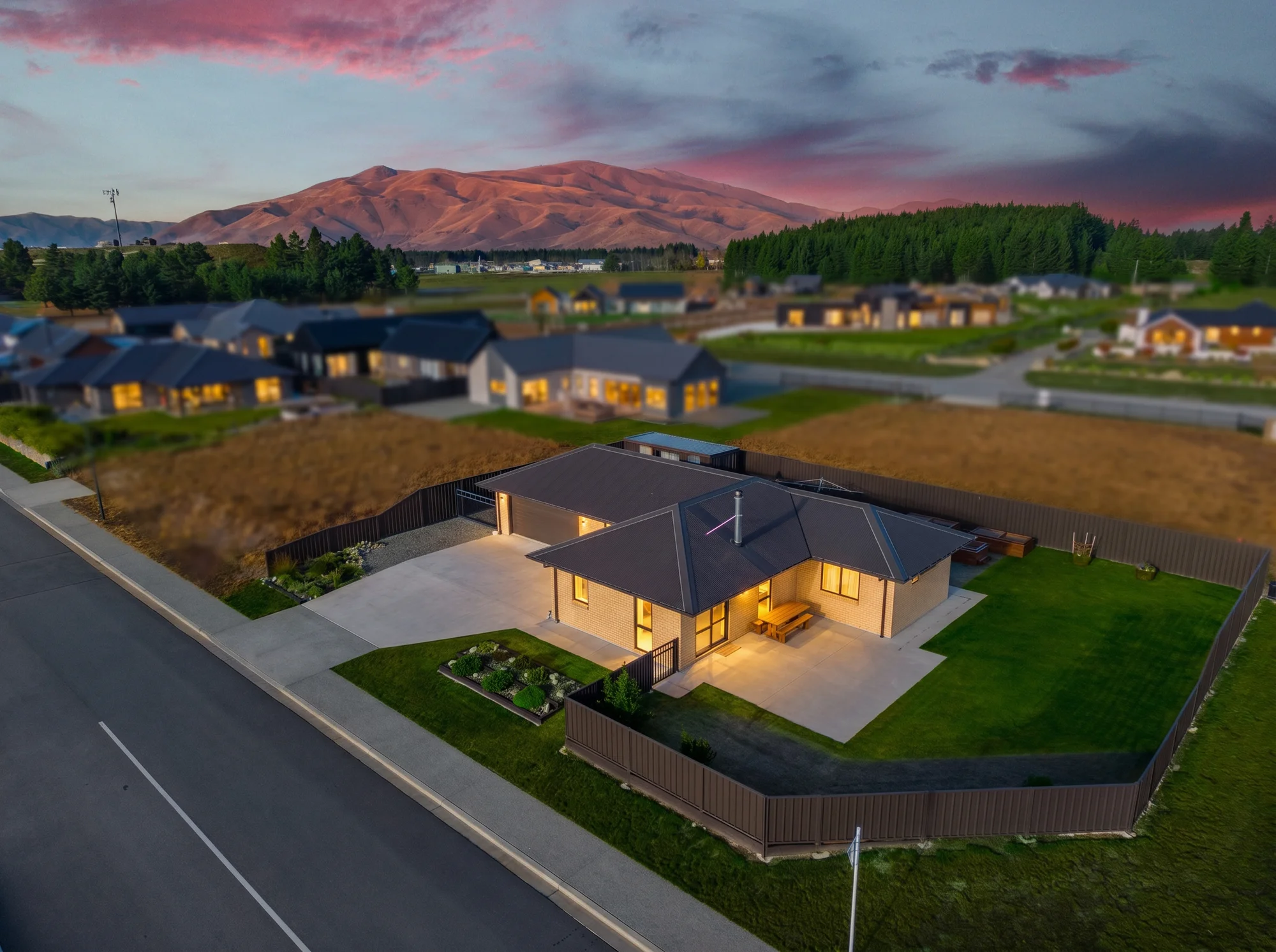 Twizel 3Phòng ngủ Modern living with mountain views