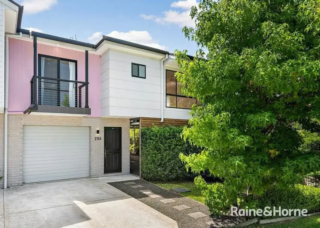 Beautifully presented 2 bedroom duplex